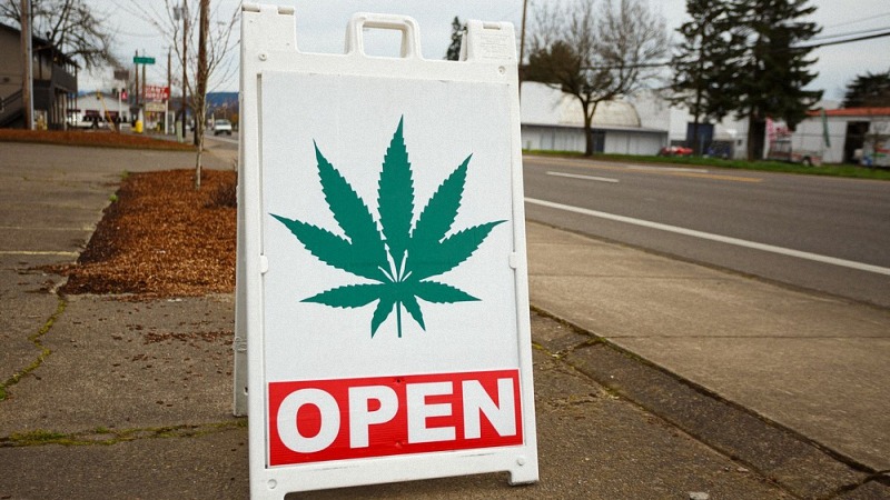 cannabis dispensaries in washington dc with open sign