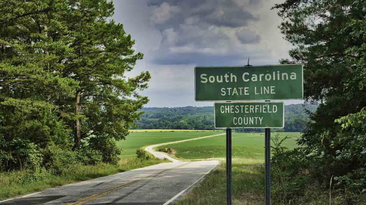 State border road sign into South Carolina