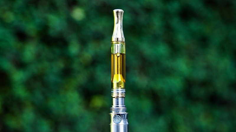 Vape Cartridge Delta 8 THC on a green background