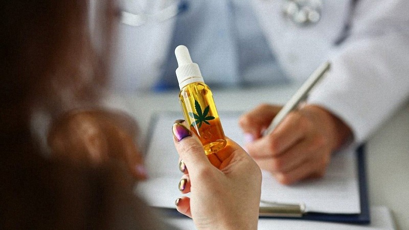 a doctor prescribed a woman CBD Oil